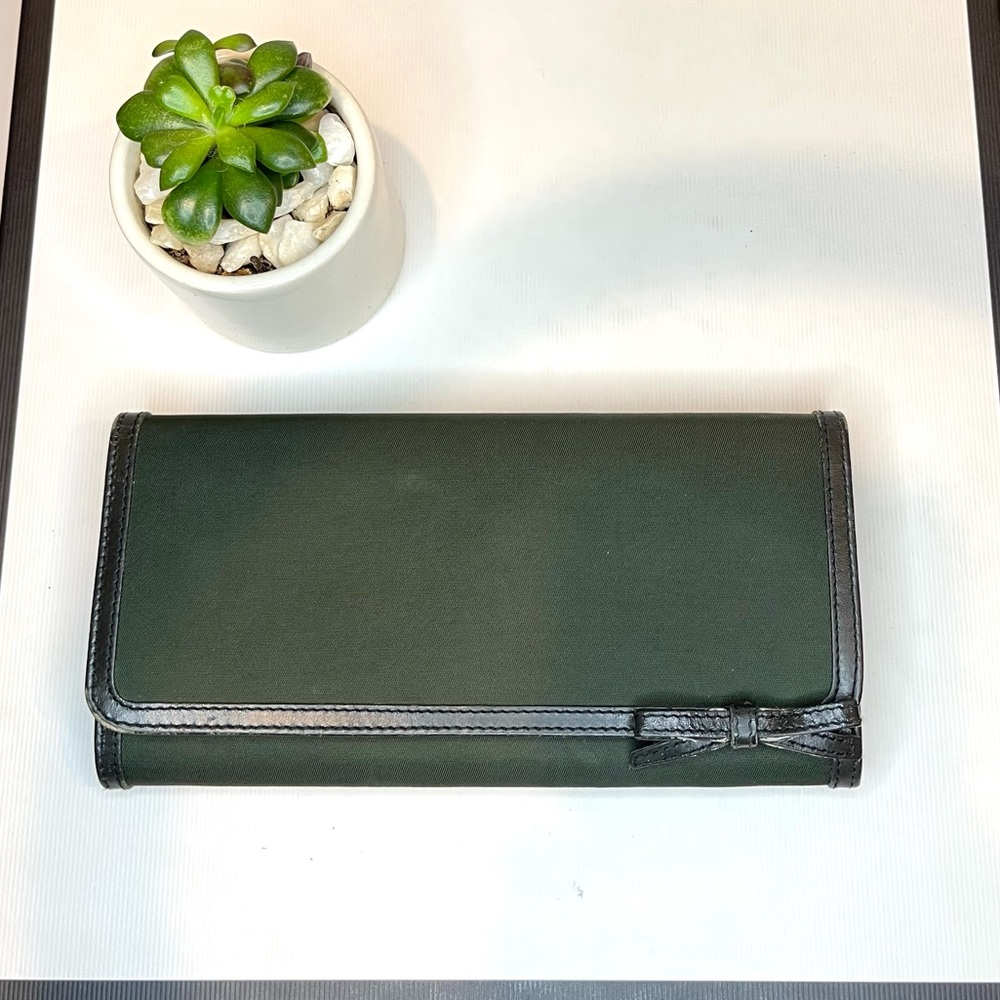 Prada Green and Black Wallet - Picture 2 of 12